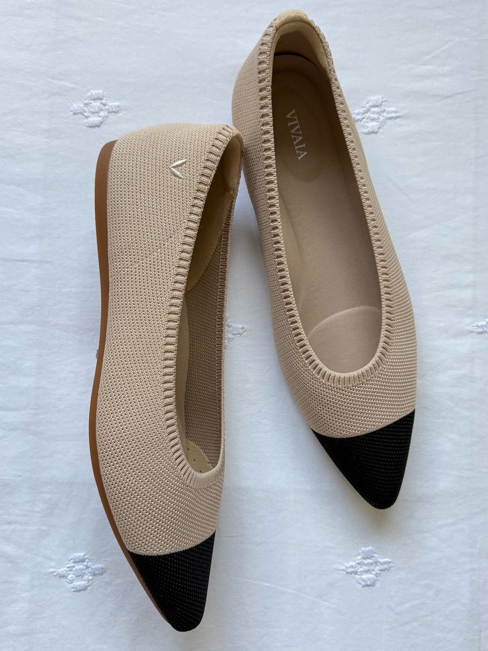 Vivaia Aria 5 Almond/Black Pointed Toe Ballet Flats Size 42 - Picture 3 of 16